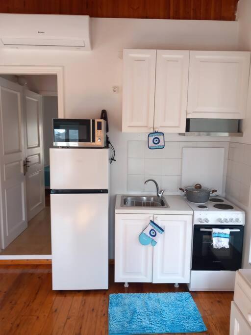 Iolis Loft Hydra Apartment Luaran gambar